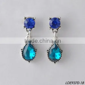 Pretty Crystal Dangle Earrings thumbnail-2