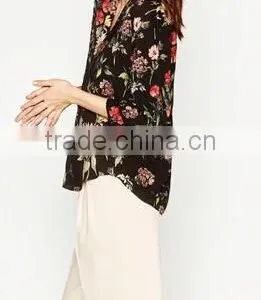 Runwaylover EY2327B 2017 Ladies Deep V-Neck Printed Blouse thumbnail-2