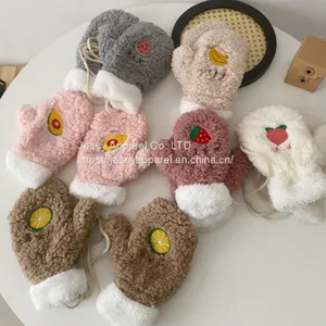 Instagram Fluffy Gloves Keep a Cute Girl Warm and Wet thumbnail-1