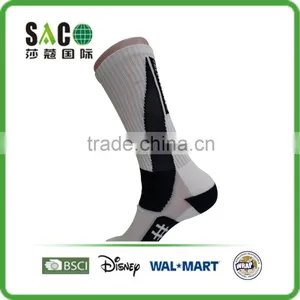 Well Pattern Black Coarse Drill White Nylon Sports Socks thumbnail-3