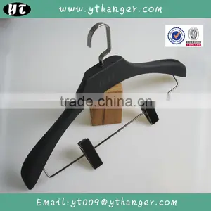 HA7014 Hot Sale New Style Clothes Plastic Suit Hanger With Clips thumbnail-3