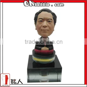 Customized OEM Bobble Head Statue thumbnail-1