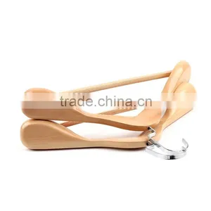 Wholesale High Quality Straight Wooden Hangers Widen Shoulder Hotel Hanger thumbnail-5