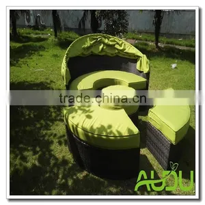 Audu Pe Rattan Round Lounge Bed thumbnail-3