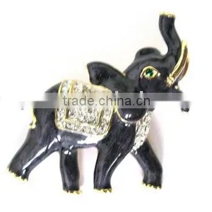 Brooches thumbnail-1