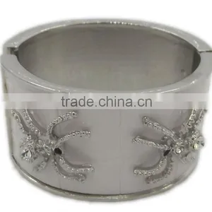 White Enamel Hinge Cuff Magnetic Bangles Vners thumbnail-1