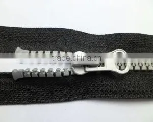 5# Plastic Resin Zipper Silver Teeth Zipper Close End Zipper With Plated Silver Thumb Puller Locking Slider Zipper thumbnail-3