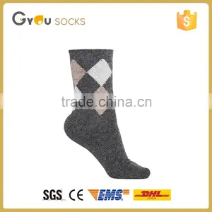 2016 Men Winter Diamon Pattern Warm Wool Socks OEM thumbnail-1
