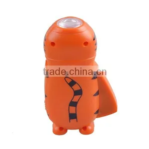 3 LED Dynamo Hand Crank Light LED Torch thumbnail-4