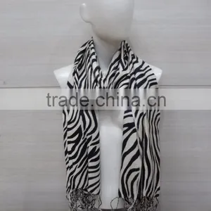 SOFT FEEL AND FINE BLEND VISCOSE SCARF 2017 thumbnail-5