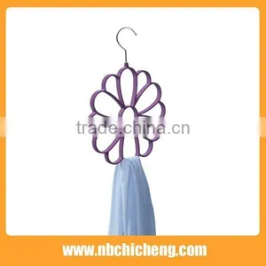 Flower Shape Plastic Scarf Hanger thumbnail-3