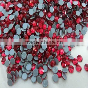 China Factory Wholesale Shiny Leed Free and Multi Size Crystal Hot Fix Rhinestone Templates for Garment thumbnail-2