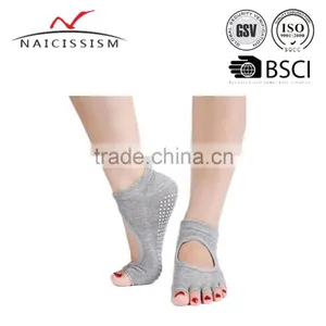 Wholesale Fashionable Pilates Socks thumbnail-1