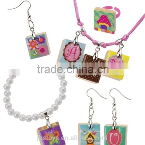 Do-It-Yourself Wear Pretty Pearl Cake Jewelry Kit, ICTI TOYS , FCCA thumbnail-2