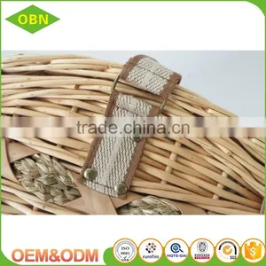 2017 New Style Wicker Basket, Brown Picnic Basket Set With Belt for Four Person thumbnail-6