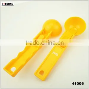 41006 Plastic Ice Cream Spoon thumbnail-3