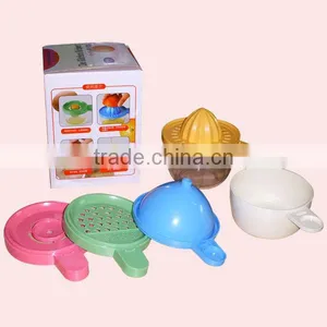 Colorful Plastic Manual Juicer thumbnail-3