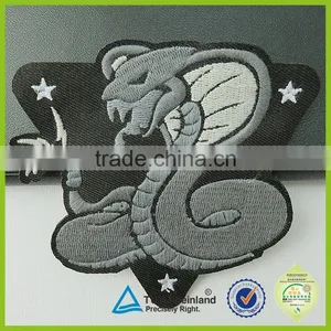 China Personalized Design Custom University Embroidery Patch for Student Uniform thumbnail-4