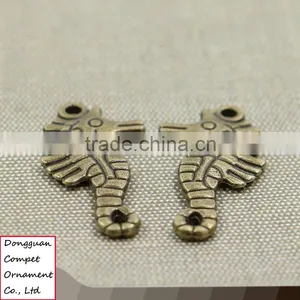 Wholesale Antique Brass Retro Stereo Zinc Alloy Hippocanpal Pendant thumbnail-2