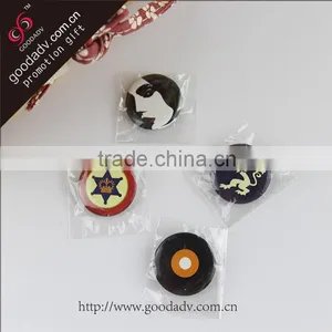 China Low Price New Product Funny Pins Buttons thumbnail-1