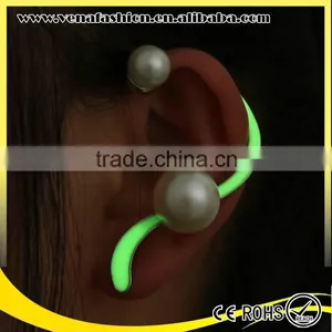Glow in the Night Ear Cuff Flat Stud Earring Pearl thumbnail-1