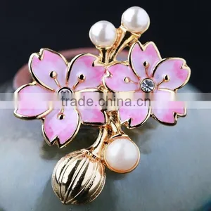 Alloy Vintage Pearl Brooch for Wedding Invitations thumbnail-1