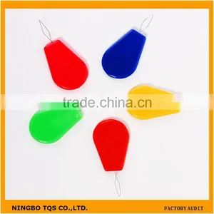 Cheap Mixed Color Teardrop Shaped Plastic Easy Needle Threader thumbnail-1