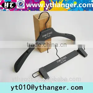 YY0531 Hot Selling Black Clips Trousers Hanger Non-slip Plastic Clothes Hanger thumbnail-2