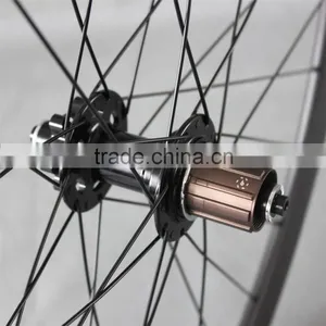 Super Light Carbon Bicycle Wheel Clincher Bike Wheelset thumbnail-4