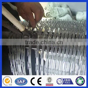 Low Price Good Quality BTO & CBT Hot Dipped Galvanized Concertina Razor Barbed Wire Coil thumbnail-6