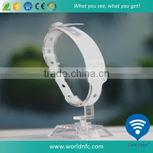 Low Price Custom Single Use RFID PVC Wristband thumbnail-4
