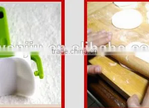 Wholesale Stock Small Order Kitchen 360 Degree Rotate Dumpling Wrapper Mould thumbnail-6