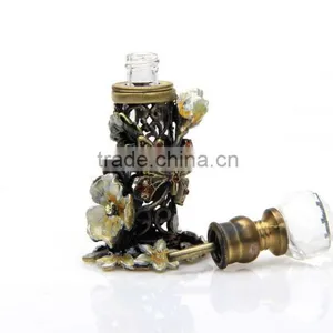 Cosmetic Glass Bottle Manufacturers Vintage Fancy Glass Perfume Bottle With Metal Shell Shaped Stopper From China Supplier thumbnail-4