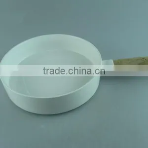 Eco-friendly Stocked Porcelain White Pan With Wooden Handle thumbnail-1