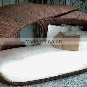 Daybed thumbnail-1