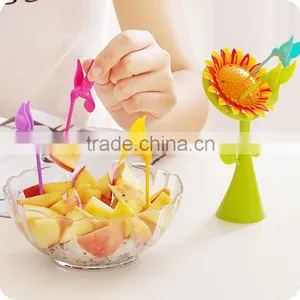 Plastic Colorful Sunflower Fruit Fork Set thumbnail-1