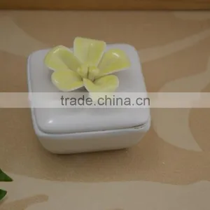 Wholesale Small Ceramic Jewel Box With Flower Shape Design thumbnail-5