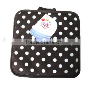Dotted Design With Back Side Neoprene Cotton Pot Holder thumbnail-1
