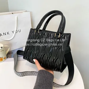 Popular Patent Leather Handbag French Princess of Wales Bag Small Lingge Single Shoulder Women's Bag 2021 Autumn and Winter New Messenger Bag thumbnail-2