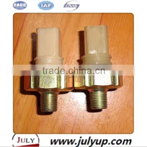 Dongfeng Chaochai 25240 89960 Oil Pressure Sensor for Engine Parts thumbnail-1