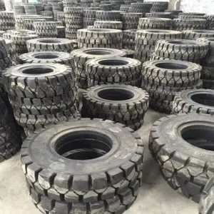 900R20 Solid Truck Tyre thumbnail-3