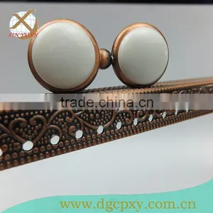 Direct Supplier Clutch Metal Frame With White Gems thumbnail-3