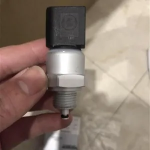 OE Member A0061537528 Oil Pressure Sensor Air Pressure Sensor MB Adblue Valve 0061537528 For Mercedes Benz ACTROS MP2/MP3 AXOR thumbnail-5