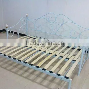 Metal Day Bed thumbnail-1