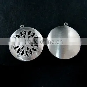 33MM Vintage Style Antiqued Silver Flower Engraved Filigree Round Photo Locket Pendants DIY Supplies 1113015 thumbnail-1
