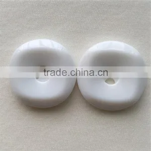 High Quality Particular Hole Round White Buttons thumbnail-2