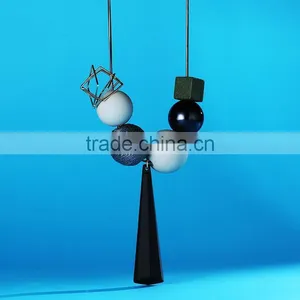 Fashion Horseshoe Strip Pendant Long Necklace Square Hoop Large Bead on Chain Necklace Autumn Winter Long Sweater Necklace thumbnail-4