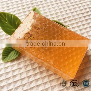 Daily Moisturizing and Whitening Soap With Honey Essence thumbnail-2