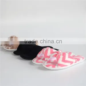 Women Jacquard Weave Coral Fleece Indoor Slipper thumbnail-1