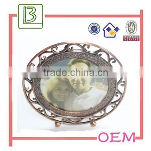 China Supplier Round Red Bronze Metal Photo Frame thumbnail-1